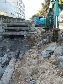 愛城如家 品質為你 大瀝市政辦開展廣佛路鐘邊段輔道下陷路面修復工程